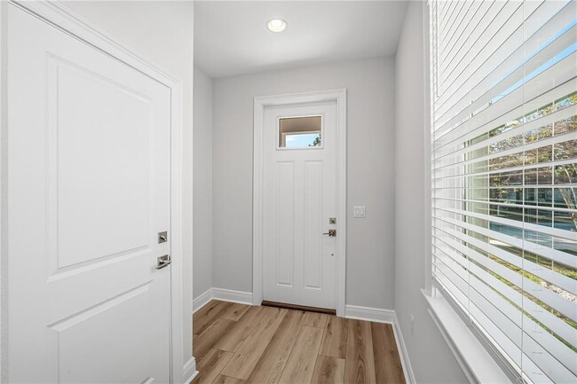 Building Photo - 2409 W Fig St