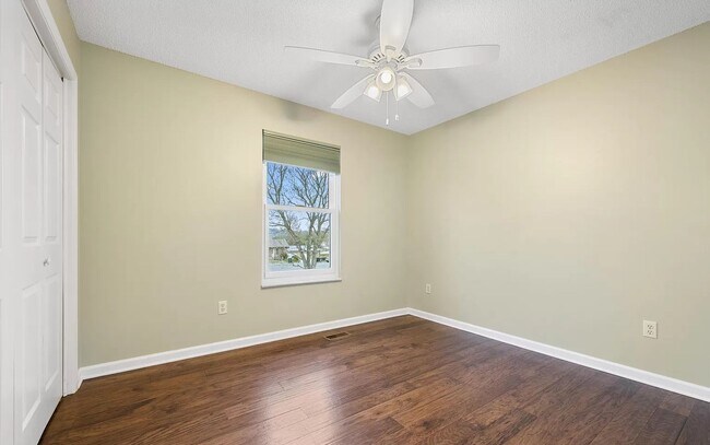 Building Photo - 3 Bed + Complete basement in Maryville