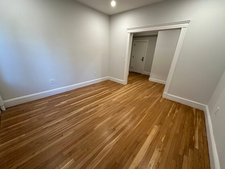 Building Photo - 22 Forest St