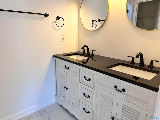 Building Photo - 13908 Creely Dr SW