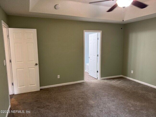 Building Photo - 348 Auburn Oaks Rd E