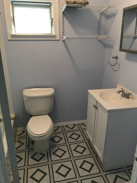 Building Photo - 1533 Warren Rd