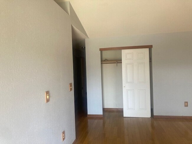 Building Photo - 342 Westline Ct