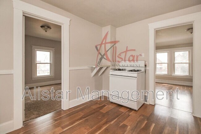 Building Photo - 1622 Ridgewood Ave