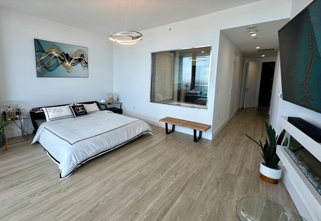 Building Photo - 200 Biscayne Blvd Way