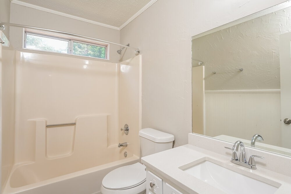 Building Photo - 1070 Hunters Creek Ct