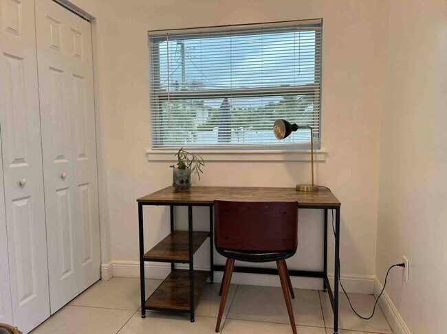 Building Photo - 415 S C St