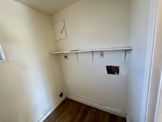 Building Photo - 5113 Sierra St