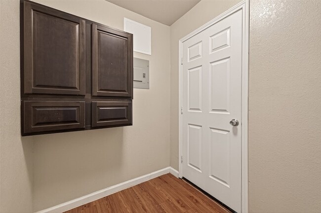 Building Photo - 10 Ferguson St