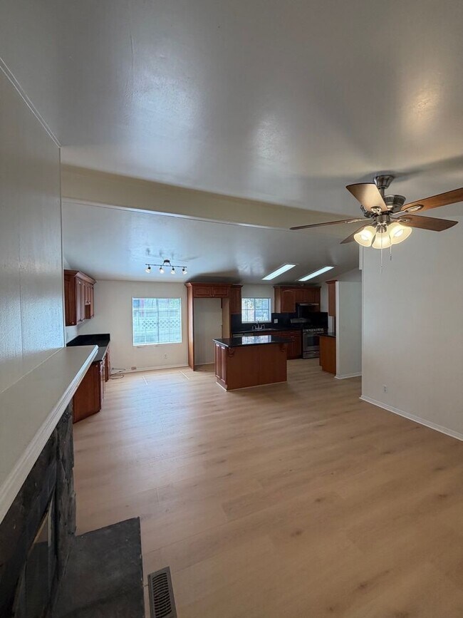 Building Photo - Spacious 4-Bed, 2-Bath Home in Whittier