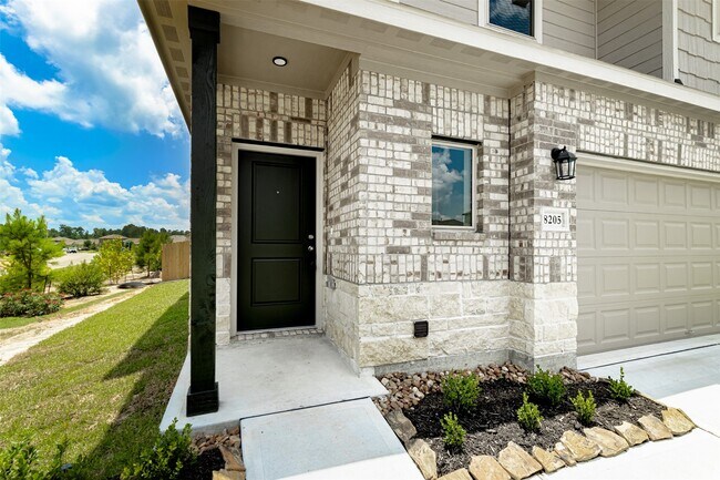 Building Photo - 8205 Red Spruce St