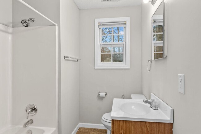 Building Photo - Cozy 3bd/1bth Cottage in Alcoa!