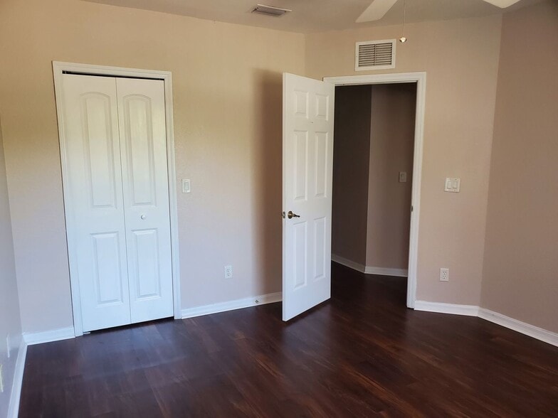Building Photo - Coming mid August  4 Bedroom Forum Townhome