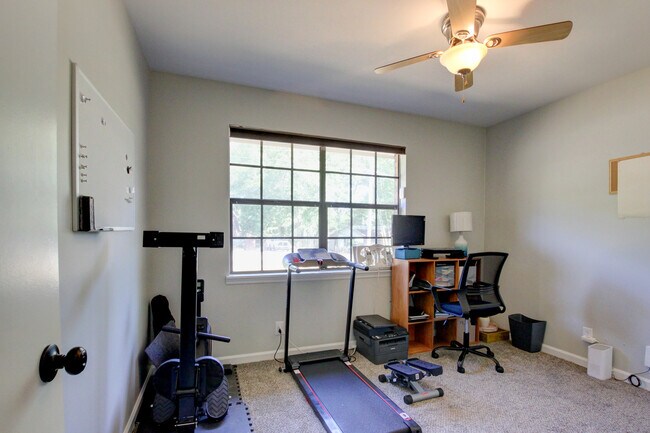 Building Photo - 554 Roselawn Dr