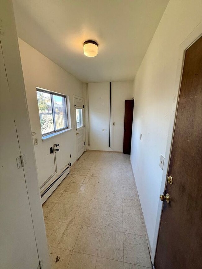 Building Photo - 2 Bed, 1.5 Bath Duplex for Rent in Fort Collins!