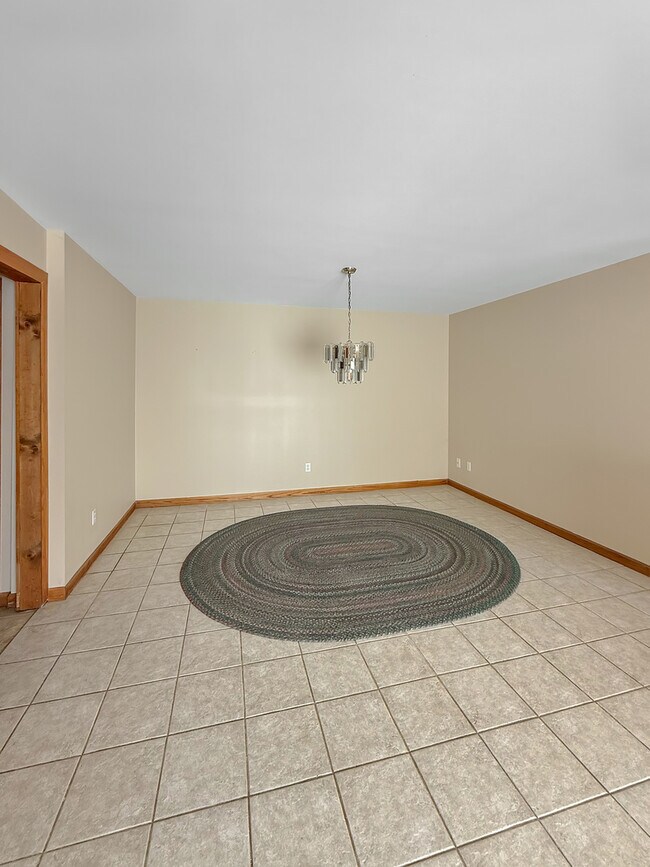 Building Photo - 33053 Pamrich Dr