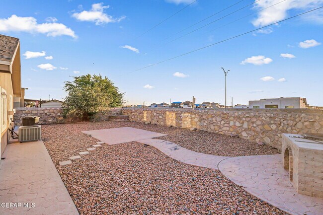 Building Photo - 732 Desert Sage Dr