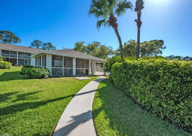 Building Photo - Charming 2 Bed 2 Bath Condo in Naples COMING SOON