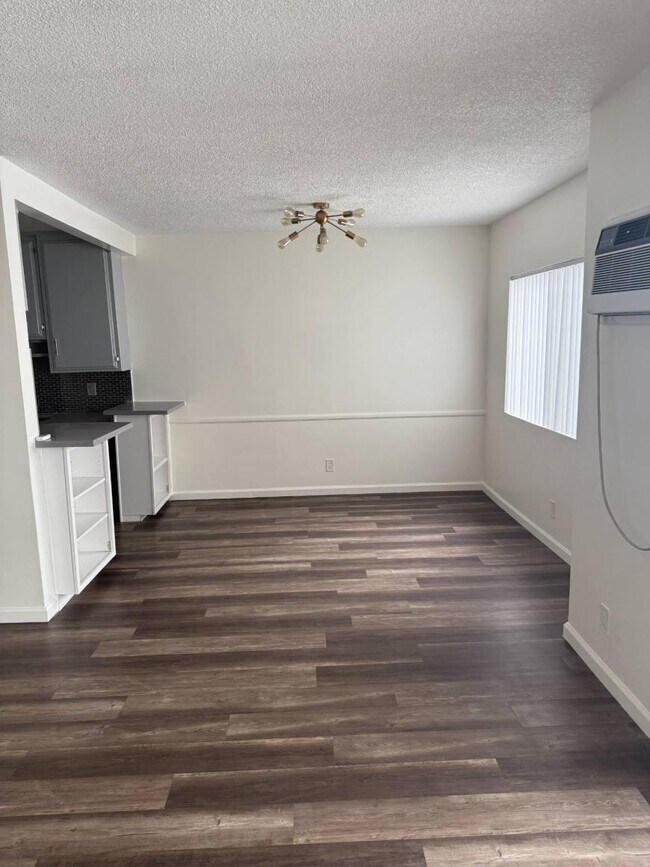 Building Photo - 2.0 bedroom in West Hollywood California 9...
