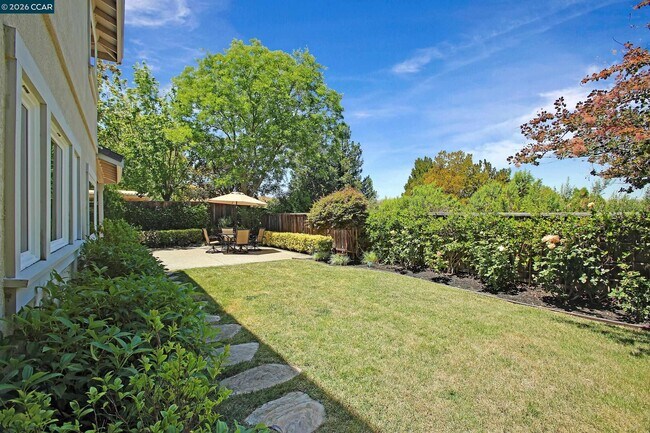 Building Photo - 706 Endsleigh Ct