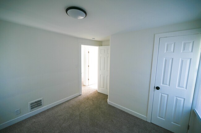 Building Photo - 15829 Minock St
