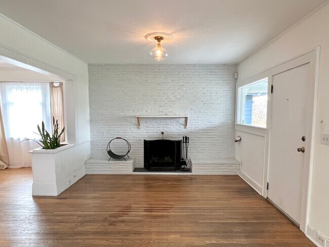 Building Photo - Charming Craftsman In The Heart Of Roseway Neighborhood