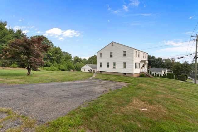 Building Photo - 290 Buckingham St