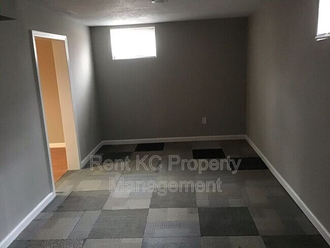 Building Photo - 5034 Hawthorne Ave