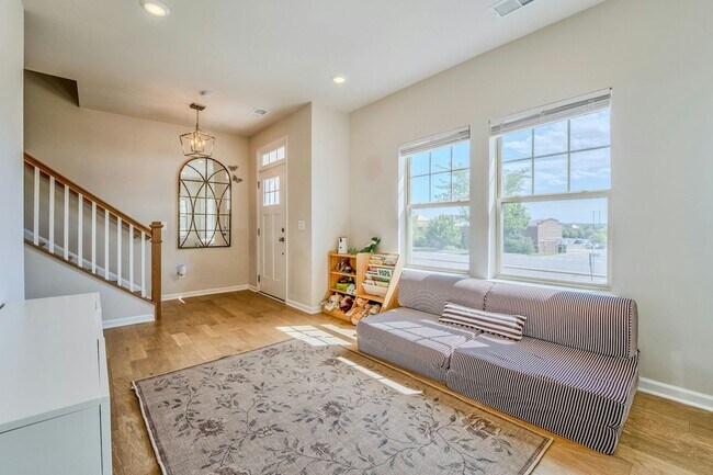 Building Photo - 813 Sawback Sq NE