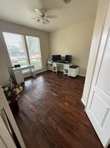 Building Photo - 4640 Wales Dr