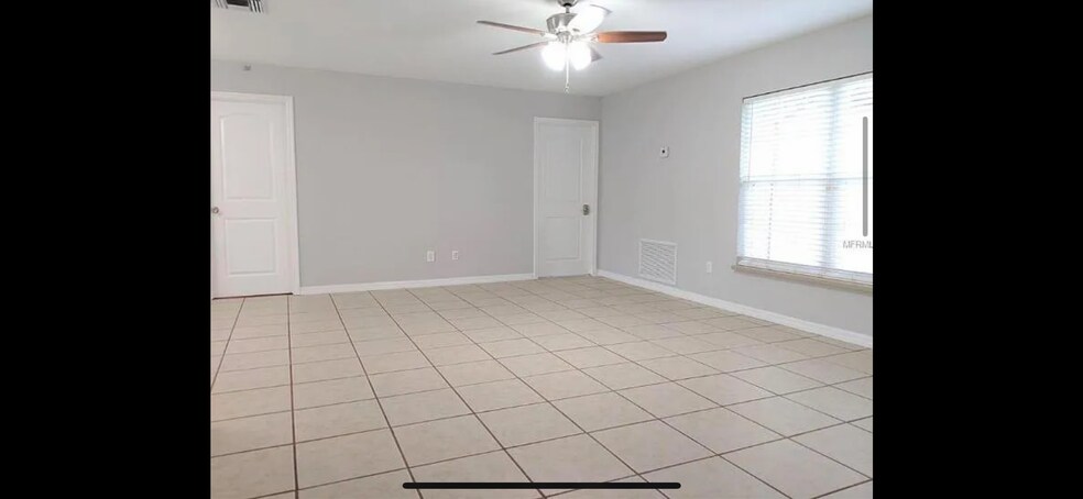 Building Photo - 2749 Sweet Springs St