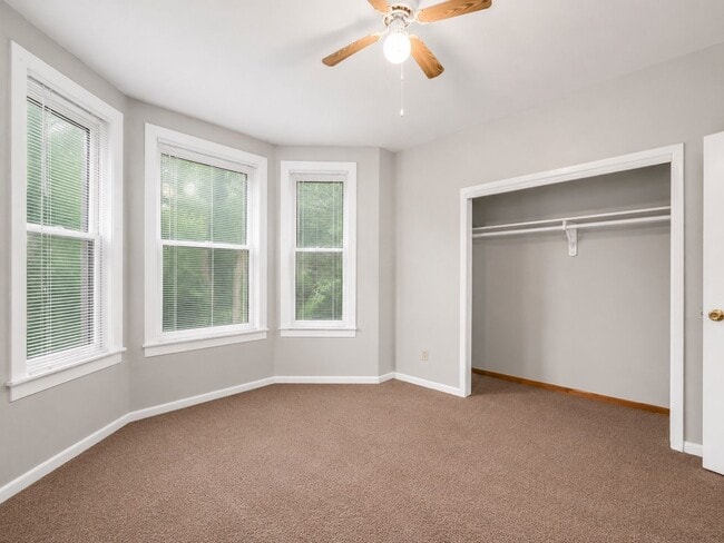 Building Photo - 227 E Northwood Ave