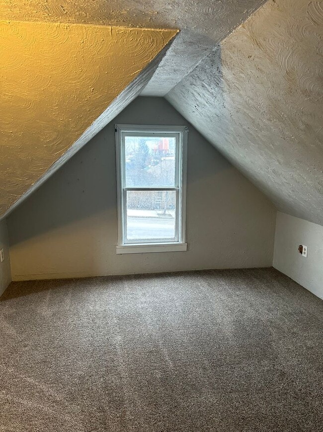 Building Photo - 853 S Main St