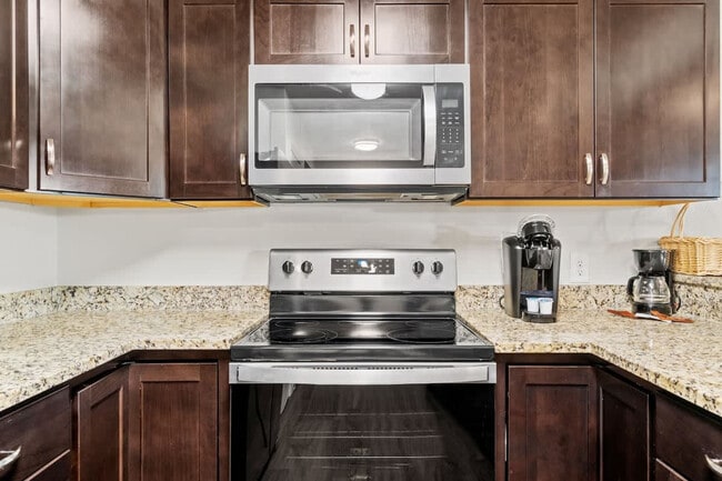 Building Photo - 5218 Beach Dr