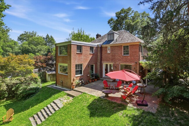 Building Photo - 3221 Coquelin Terrace