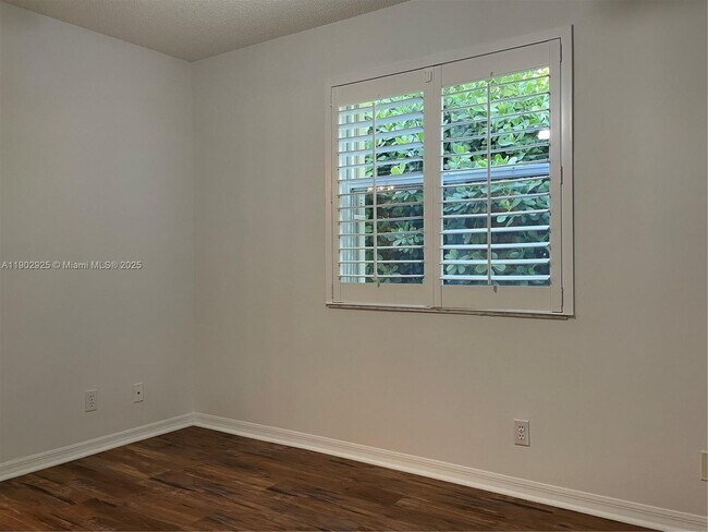 Building Photo - 785 Heron Rd