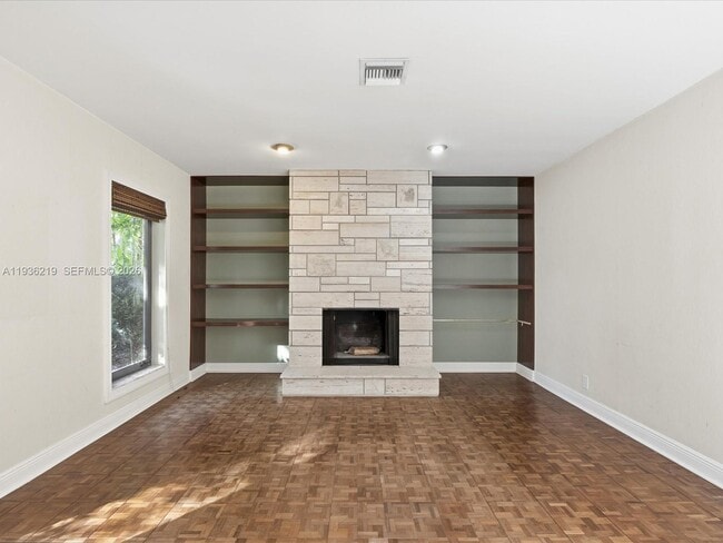 Building Photo - 21151 NE 22nd Ct