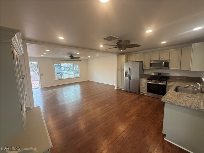 Building Photo - 1502 Christina Dr