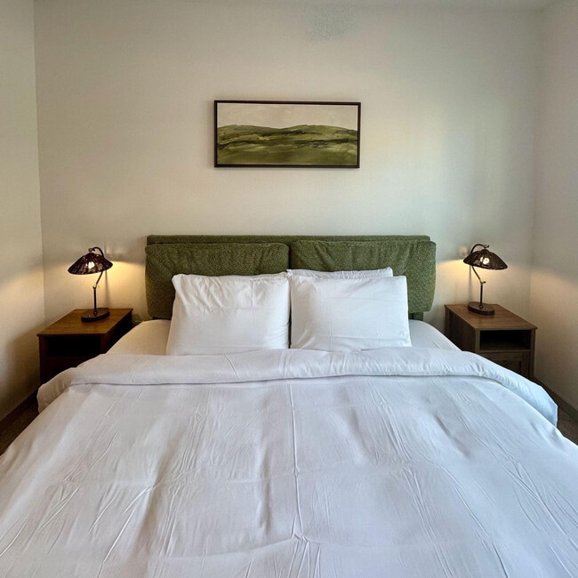 Building Photo - 1301 Leah Ave