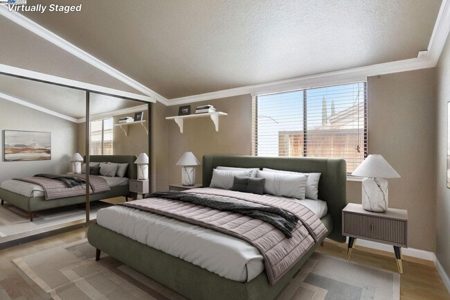 Building Photo - GREAT END UNIT, IMMACULATE SINGLE STORY, WITH LAMINATE FLOORING THROUGH OUT... 2 BEDS/1.5 BATH