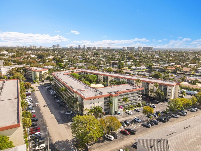 Building Photo - 5300 NE 24th Terrace