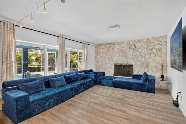 Building Photo - 16840 SW 87th Ave