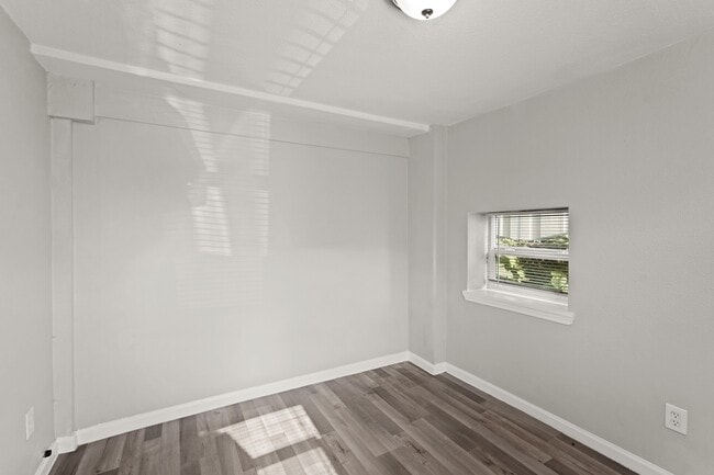 Building Photo - 523 Henke St