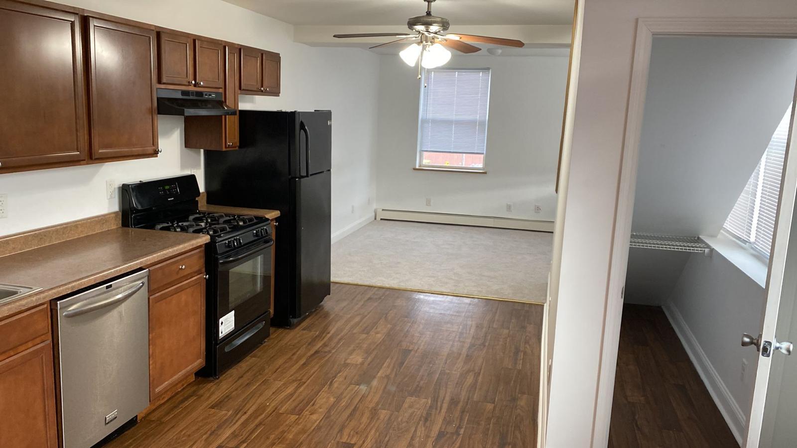 Building Photo - 211 W State St