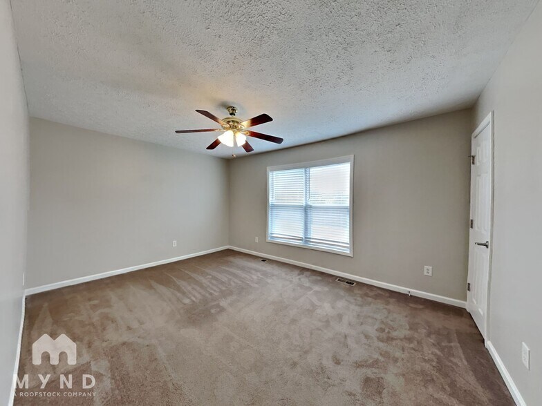 Building Photo - 40 Strawberry Hill Ln