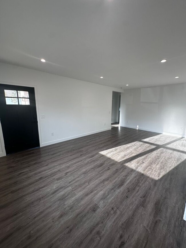 Building Photo - 611 Silver Strand Blvd