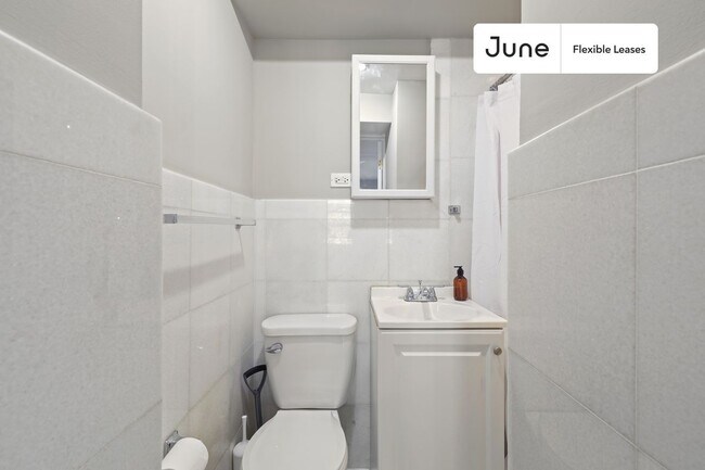 Building Photo - 226 E 7th St