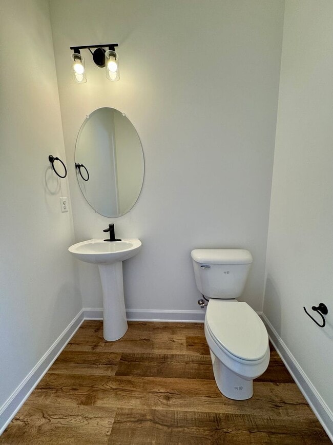 Building Photo - Like New Townhouse for Rent in Congers Creek