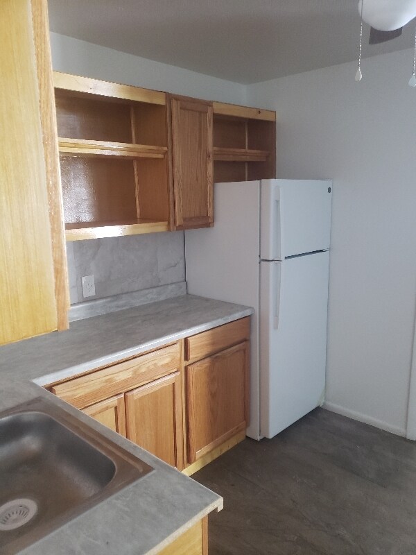 Building Photo - 127 Hilltop Cir