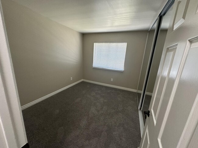 Building Photo - 9940 Highland Ave